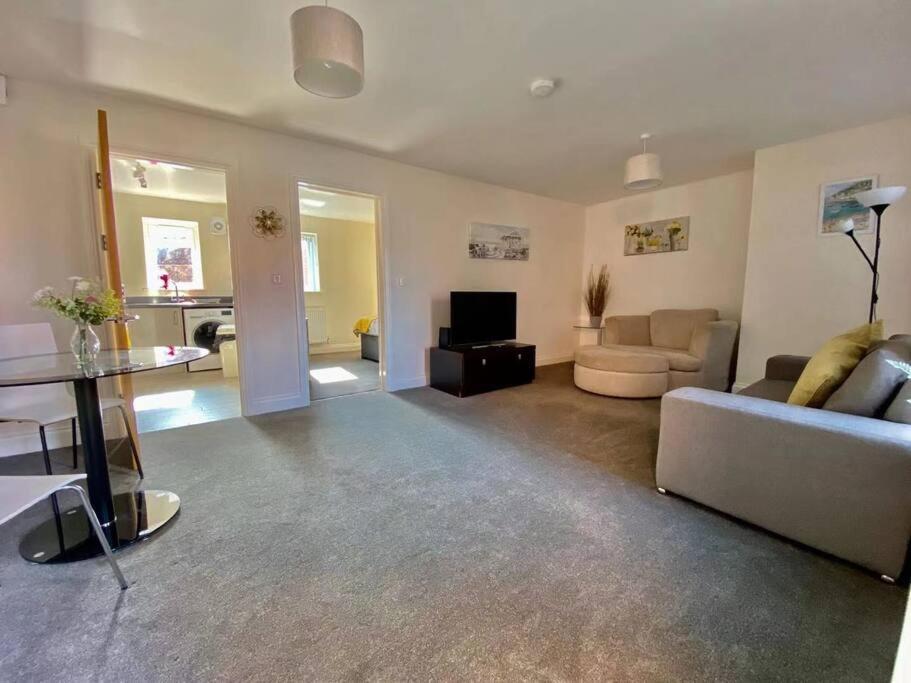 No12-Luxe Living Guest Apartment- 1 Bed-Garden-Private Parking-Wifi-Beach-City Swansea Eksteriør bilde
